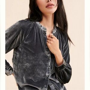 BNWT Pilcro luminous silver ‘velvet’ blouse/shirt. Small